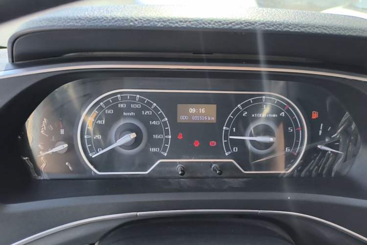 Used SAIC MAXUS Xintu V80 2024 Aotuntong Value Edition 6MT Short Wheelbase Mid-Roof Model 127 Ps 7/8/9-Seater Instrument Cluster