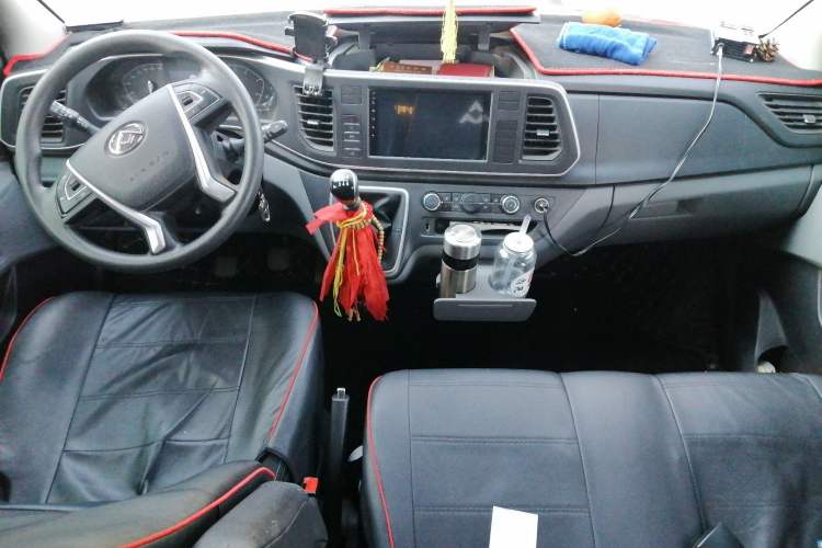 Used SAIC MAXUS Xintu V80 2024 Aotuntong 6MT Long-Wheelbase Mid-Roof Model 147 Ps 6/7/8/9-Seater Interior 2