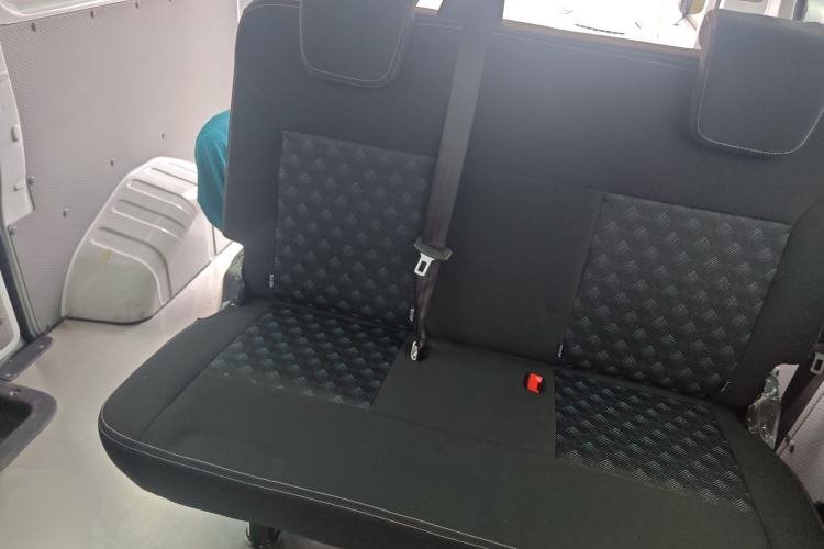 Used SAIC MAXUS Xintu V80 2024 Aotong Value Edition 6AMT Short Wheelbase Ultra-Low Roof 127 Ps 5/6 Seats Interior 4
