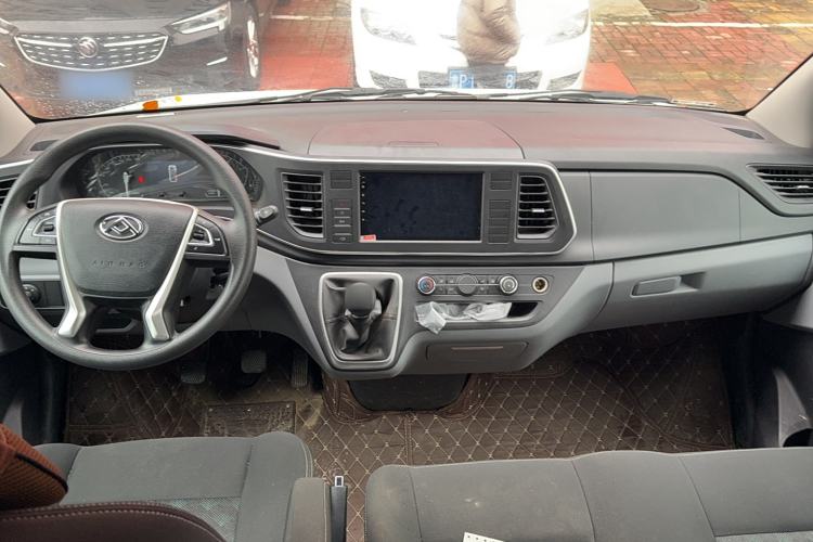Used SAIC MAXUS Xintu V80 2024 Aoyuntong 6MT Short-Wheelbase Mid-Roof Model 147 Ps 5/6 Seats Interior 4