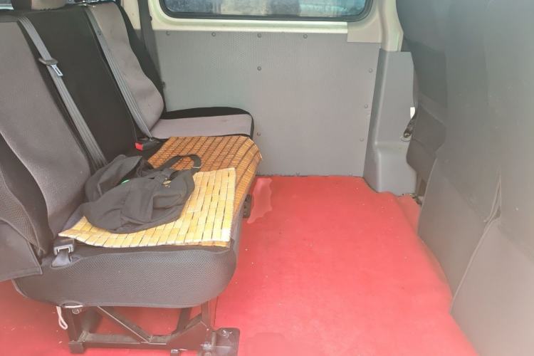 Used SAIC MAXUS Xintu V80 2024 Restyled Aoyuntong 6MT Short Wheelbase Ultra-Low Roof 147 Ps 5/6 Seats Interior 4