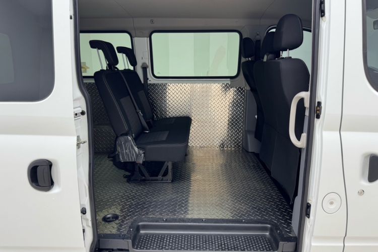 Used SAIC MAXUS Xintu V80 2024 Aotong 6AMT Short-Wheelbase Ultra-Low Roof 127 Ps 5/6 Seats Interior 7
