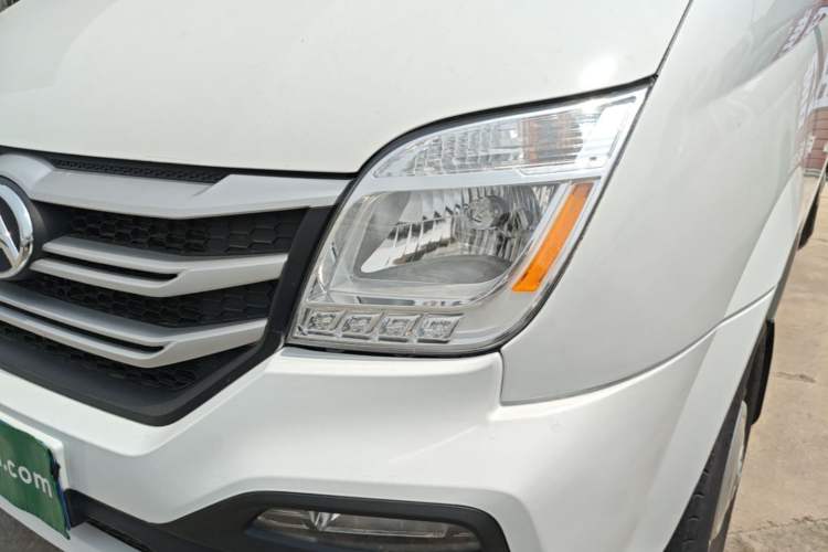 Used SAIC MAXUS Xintu V80 2024 Aotuntong Value Edition 6MT Short Wheelbase Mid-Height Roof 127 Ps 5/6 Seats Left Front Headlight