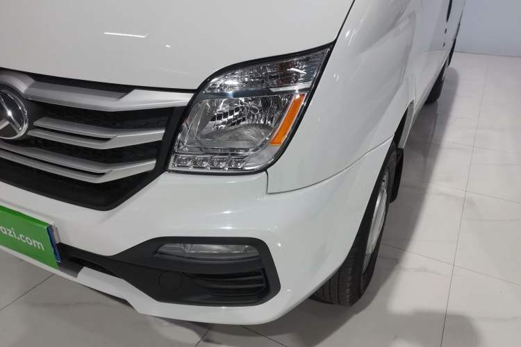 Used SAIC MAXUS Xintu V80 2024 Aotuntong Value Edition 6MT Short Wheelbase Mid-Height Roof 127 Ps 5/6 Seats Left Front Headlight