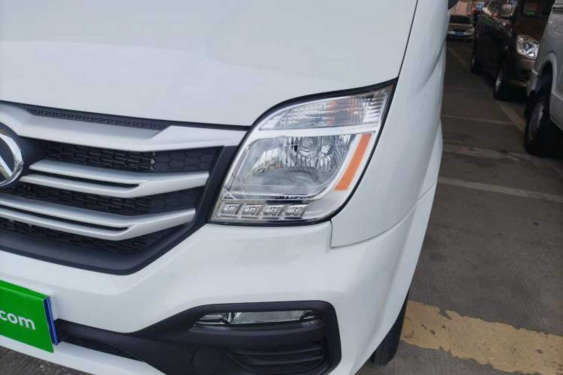 Used SAIC MAXUS Xintu V80 2024 Aotong Value Edition 6AMT Short Wheelbase Ultra-Low Roof 127 Ps 5/6 Seats Left Front Headlight