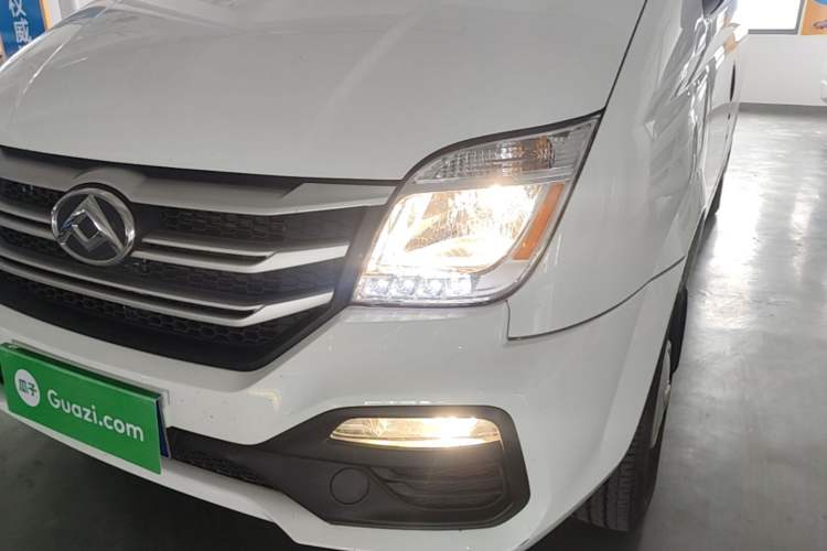 Used SAIC MAXUS Xintu V80 2024 Aotong Value Edition 6AMT Short Wheelbase Ultra-Low Roof 127 Ps 5-Seater Left Front Headlight