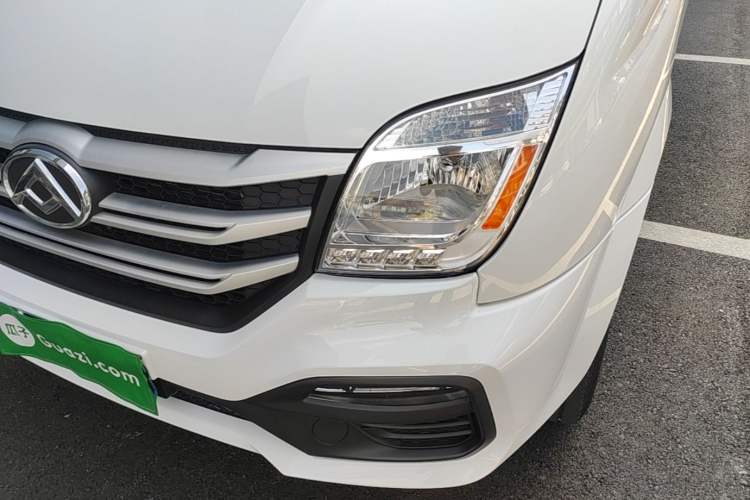 Used SAIC MAXUS Xintu V80 2024 Aotong Value Edition 6MT Short Wheelbase Mid-Height Roof 127 Ps 5-Seater Left Front Headlight