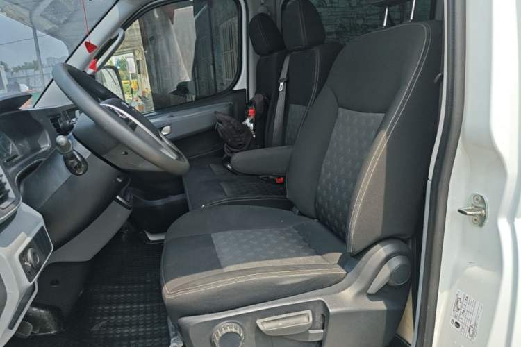 Used SAIC MAXUS Xintu V80 2024 Aotuntong Value Edition 6MT Short Wheelbase Mid-Height Roof 127 Ps 5/6 Seats Left Front Seat