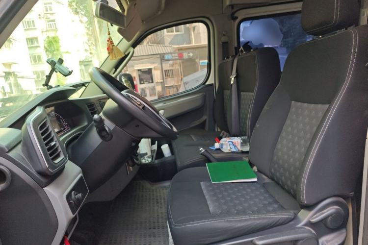 Used SAIC MAXUS Xintu V80 2024 Aotuntong 6MT Long-Wheelbase Mid-Roof Model 147 Ps 6/7/8/9-Seater Left Front Seat