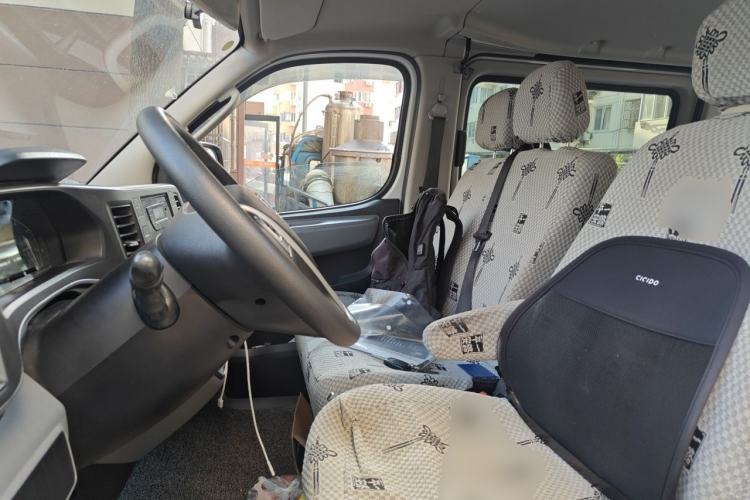 Used SAIC MAXUS Xintu V80 2024 Aotuntong 6AMT Short Wheelbase Ultra-Low Roof 147 Ps 5/6 Seats Left Front Seat