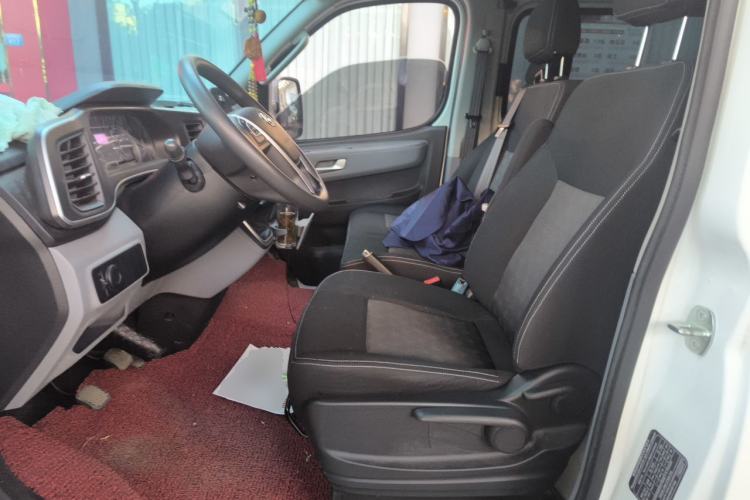 Used SAIC MAXUS Xintu V80 2024 Aotuntong Value Edition 6MT Long Wheelbase Ultra-Low Roof 127 Ps 6/7/8/9-Seater Left Front Seat