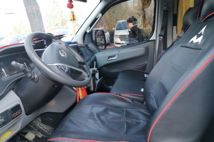 Used SAIC MAXUS Xintu V80 2024 Aotuntong 6MT Long-Wheelbase Mid-Roof Model 147 Ps 6/7/8/9-Seater Left Front Seat