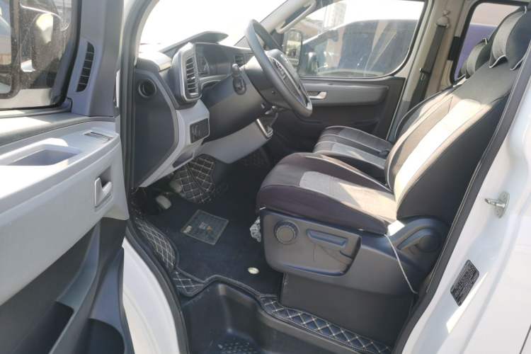 Used SAIC MAXUS Xintu V80 2024 Aotuntong Value Edition 6MT Short Wheelbase Ultra-Low Roof 127 Ps 5/6 Seats Left Front Seat