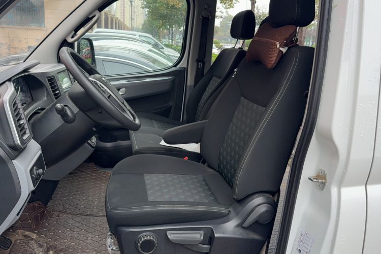 Used SAIC MAXUS Xintu V80 2024 Aoyuntong 6MT Short-Wheelbase Mid-Roof Model 147 Ps 5/6 Seats Left Front Seat