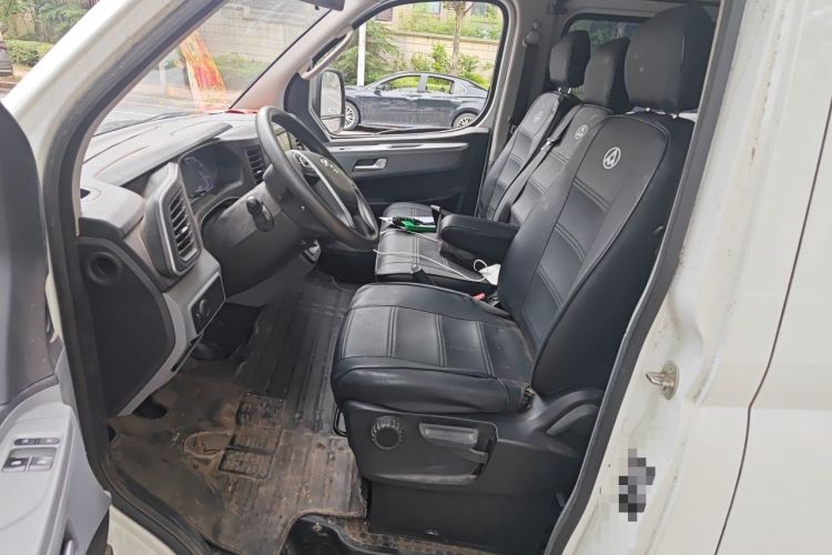 Used SAIC MAXUS Xintu V80 2024 Aotuntong 6MT Long-Wheelbase Ultra-Low Roof 127 Ps 6/7/8/9-Seater Left Front Seat