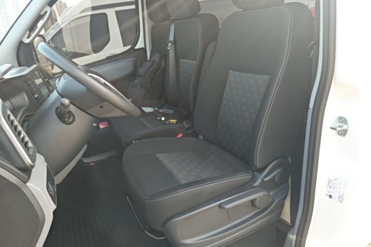Used SAIC MAXUS Xintu V80 2024 Aotuntong Value Edition 6MT Short Wheelbase Mid-Height Roof 127 Ps 5/6 Seats Left Front Seat
