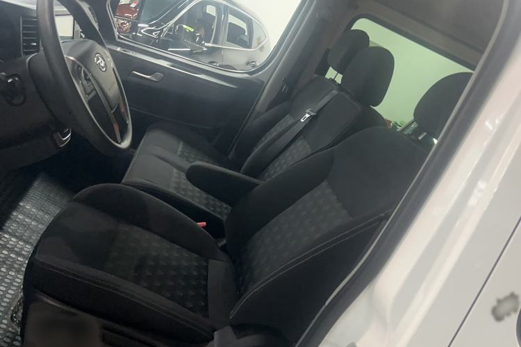 Used SAIC MAXUS Xintu V80 2024 Aotong 6AMT Short-Wheelbase Ultra-Low Roof 127 Ps 5/6 Seats Left Front Seat