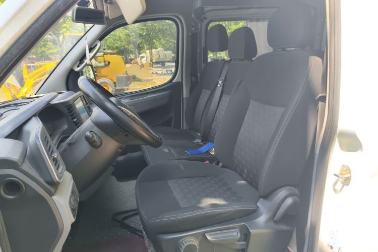 Used SAIC MAXUS Xintu V80 2024 Aotuntong Value Edition 6MT Short Wheelbase Mid-Height Roof 127 Ps 5/6 Seats Left Front Seat