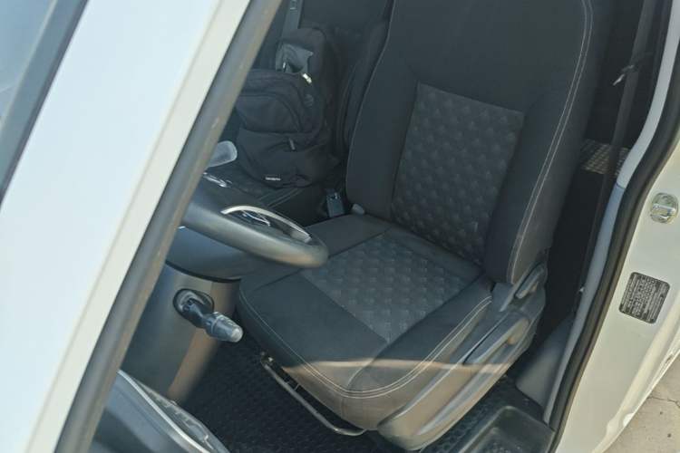 Used SAIC MAXUS Xintu V80 2024 Aotuntong Value Edition 6MT Short Wheelbase Ultra-Low Roof 127 Ps 5/6 Seats Left Front Seat