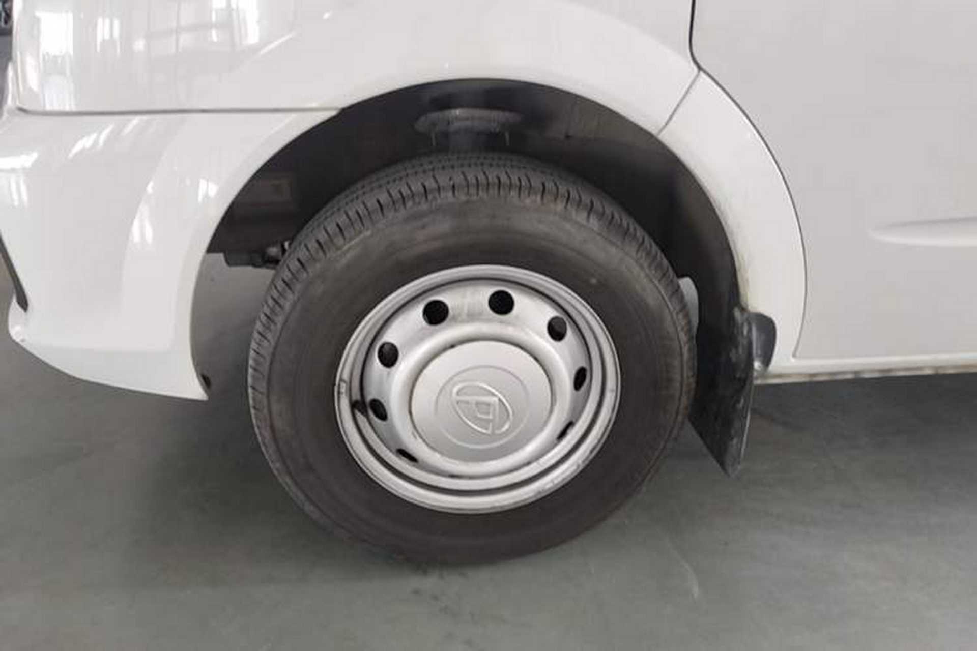 Used SAIC MAXUS Xintu V80 2024 Aotong Value Edition 6AMT Short Wheelbase Ultra-Low Roof 127 Ps 5-Seater Left Front Wheel Hub