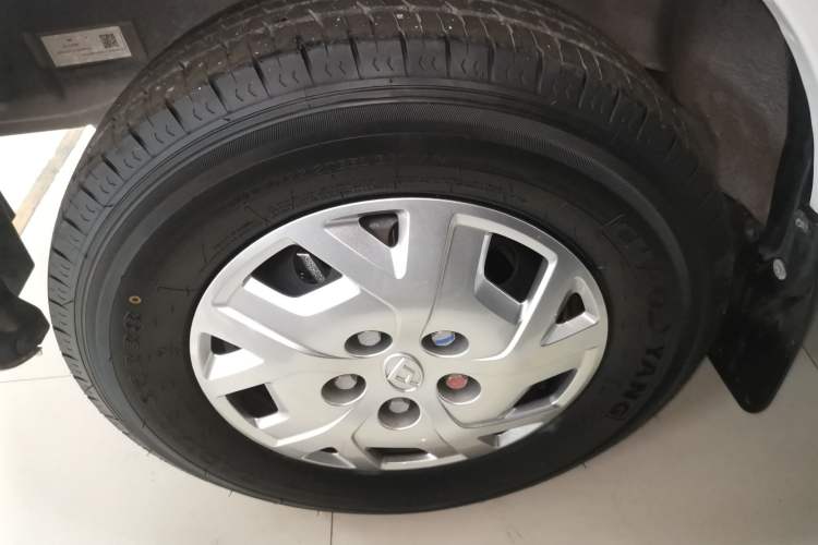 Used SAIC MAXUS Xintu V80 2024 Facelift Aoyuntong 6MT Long Wheelbase Mid-Top Version 147 Ps 6/7/8/9-Seater Left Front Wheel Hub