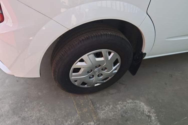 Used SAIC MAXUS Xintu V80 2024 Aotuntong 6MT Short-Wheelbase Ultra-Low Roof 127 Ps 5/6 Seats Left Front Wheel Hub