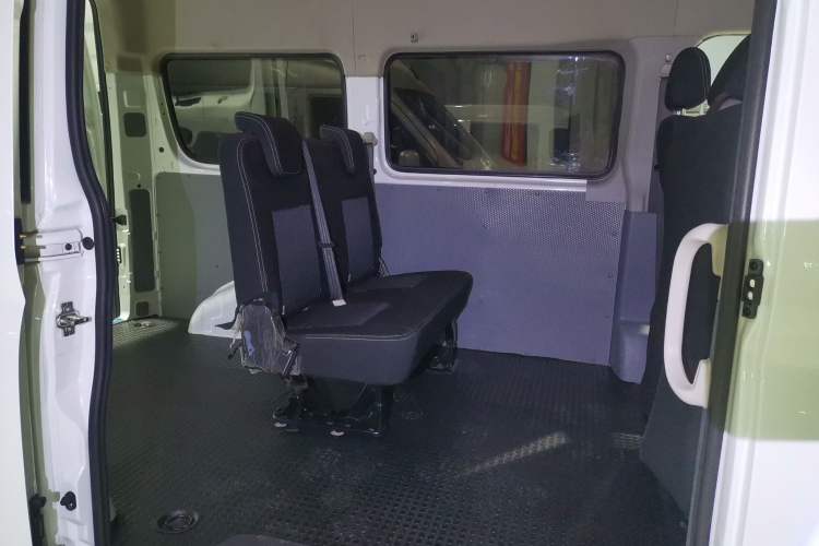 Used SAIC MAXUS Xintu V80 2024 Aotuntong Value Edition 6MT Short Wheelbase Mid-Height Roof 127 Ps 5/6 Seats Left Rear Seat
