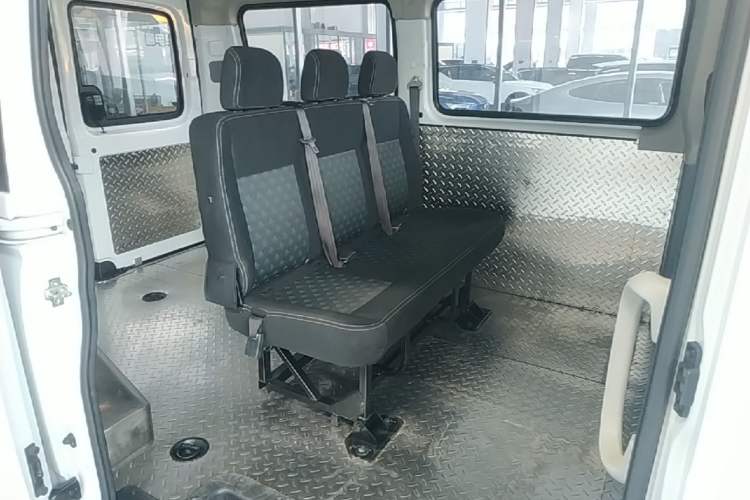 Used SAIC MAXUS Xintu V80 2024 Aotuntong Value Edition 6MT Short Wheelbase Mid-Height Roof 127 Ps 5/6 Seats Left Rear Seat