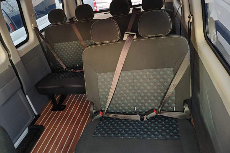 Used SAIC MAXUS Xintu V80 2024 Aotong Value Edition 6MT Long-Wheelbase Mid-Roof Model with 127 Ps Available in 6/7/8/9-Seater Configurations Left Rear Seat