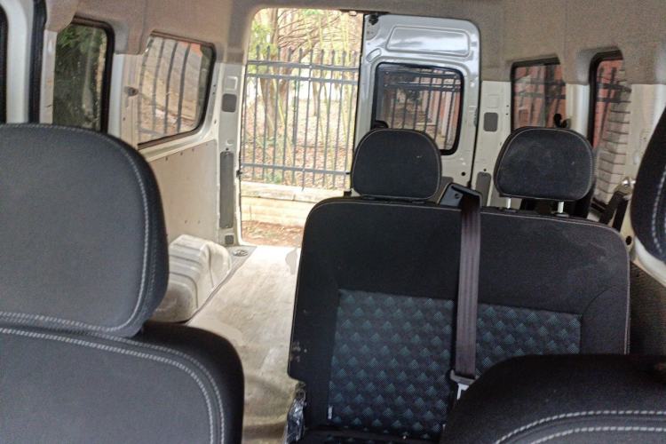 Used SAIC MAXUS Xintu V80 2024 Aotong Value Edition 6MT Long-Wheelbase Mid-Roof Model with 127 Ps Available in 6/7/8/9-Seater Configurations Left Rear Seat