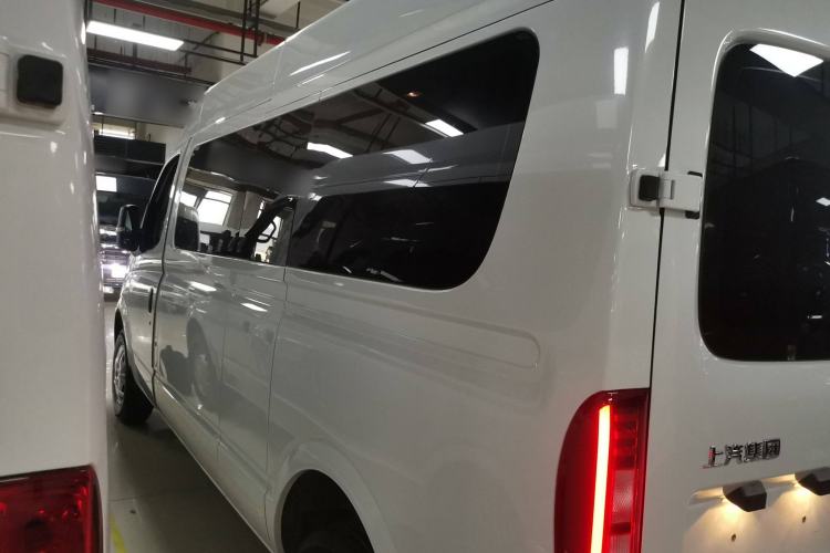 Used SAIC MAXUS Xintu V80 2024 Facelift Aoyuntong 6MT Long Wheelbase Mid-Top Version 147 Ps 6/7/8/9-Seater Left Side