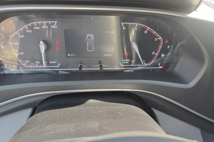 Used SAIC MAXUS Xintu V80 2024 Facelift Aoyuntong 6MT Short Wheelbase Mid-Height Version 147 Ps 5/6 Seats Odometer Close Up