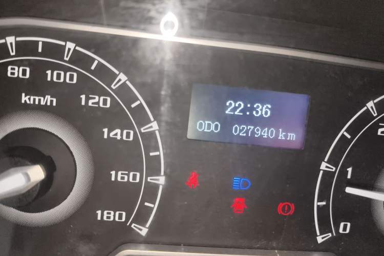 Used SAIC MAXUS Xintu V80 2024 Aotong Value Edition 6MT Long-Wheelbase Mid-Roof Model with 127 Ps Available in 6/7/8/9-Seater Configurations Odometer Close Up