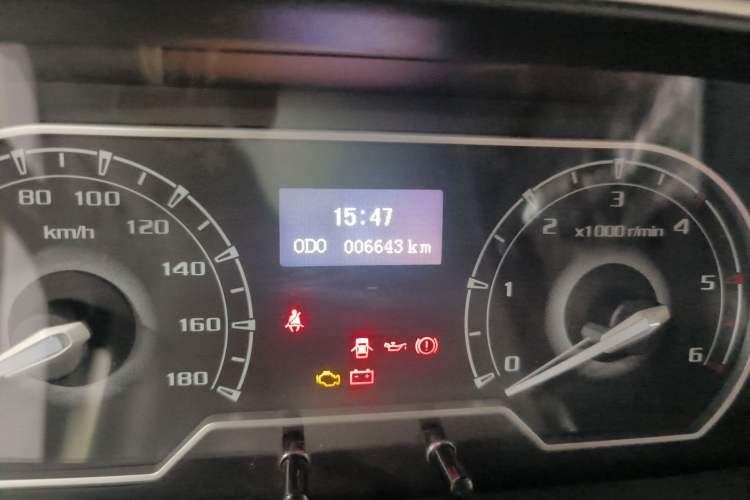 Used SAIC MAXUS Xintu V80 2024 Aotuntong Value Edition 6MT Short Wheelbase Mid-Height Roof 127 Ps 5/6 Seats Odometer Close Up