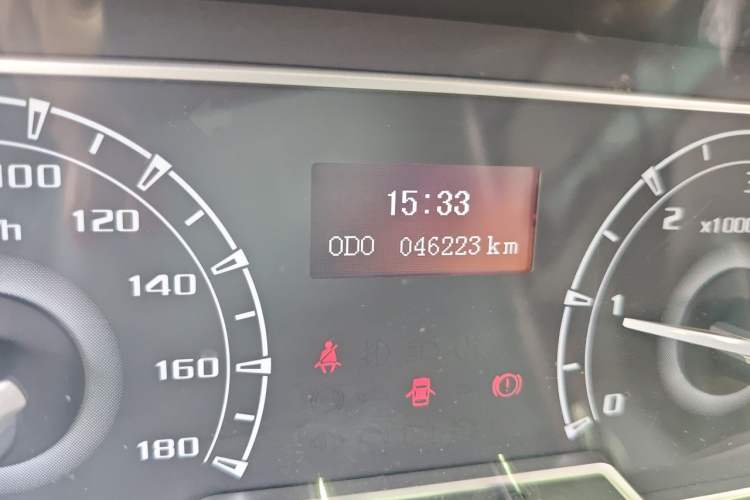 Used SAIC MAXUS Xintu V80 2024 Restyled Aoyuntong 6MT Short Wheelbase Ultra-Low Roof 147 Ps 5/6 Seats Odometer Close Up