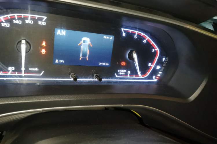 Used SAIC MAXUS Xintu V80 2024 Aotuntong 6AMT Short Wheelbase Ultra-Low Roof 147 Ps 5/6 Seats Odometer Close Up