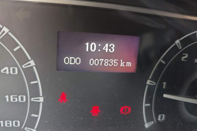 Used SAIC MAXUS Xintu V80 2024 Aotong Value Edition 6MT Long-Wheelbase Mid-Roof Model with 127 Ps Available in 6/7/8/9-Seater Configurations Odometer Close Up