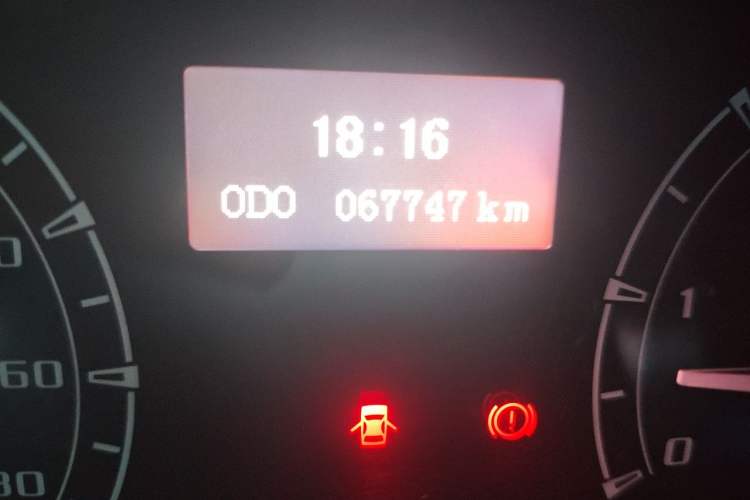 Used SAIC MAXUS Xintu V80 2024 Aotong Value Edition 6MT Long-Wheelbase Mid-Roof Model with 127 Ps Available in 6/7/8/9-Seater Configurations Odometer Close Up