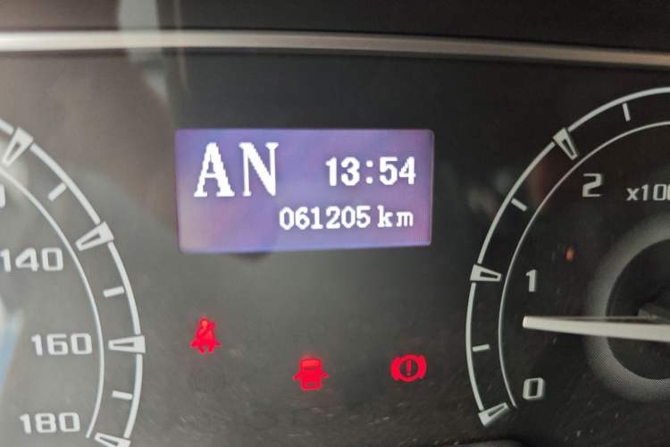 Used SAIC MAXUS Xintu V80 2024 Aotuntong Value Edition 6AMT Long Wheelbase Ultra-Low Roof 127 Ps 6/7/8/9-Seater Odometer Close Up