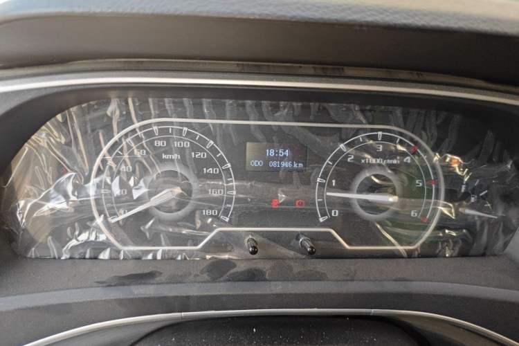 Used SAIC MAXUS Xintu V80 2024 Aotong Value Edition 6MT Long-Wheelbase Mid-Roof Model with 127 Ps Available in 6/7/8/9-Seater Configurations Odometer Close Up