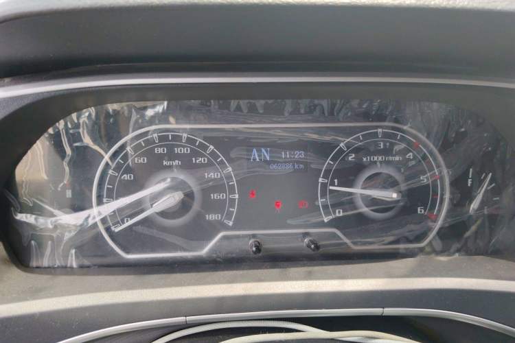 Used SAIC MAXUS Xintu V80  Odometer Close Up