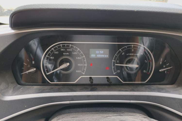 Used SAIC MAXUS Xintu V80  Odometer Close Up