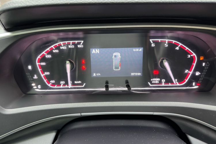 Used SAIC MAXUS Xintu V80 2024 Aotong 6AMT Short-Wheelbase Ultra-Low Roof 127 Ps 5/6 Seats Odometer Close Up