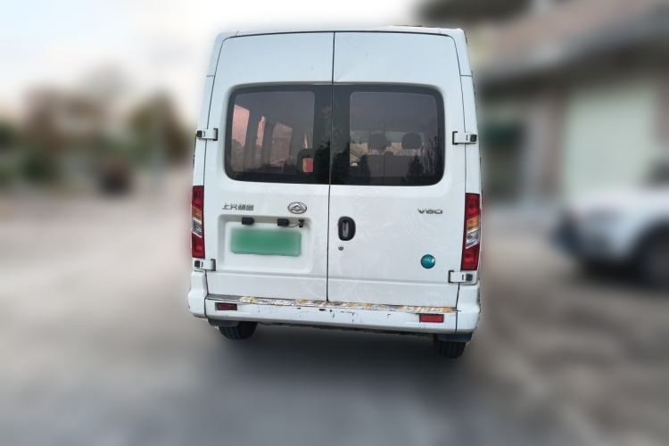 Used SAIC MAXUS Xintu V80 2024 Aotong Value Edition 6MT Long-Wheelbase Mid-Roof Model with 127 Ps Available in 6/7/8/9-Seater Configurations Rear