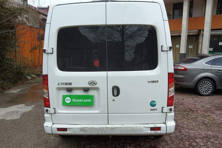 Used SAIC MAXUS Xintu V80 2024 Aotong Value Edition 6AMT Long Wheelbase Mid-Roof Model 127 Ps 6/7/8/9-Seater Rear