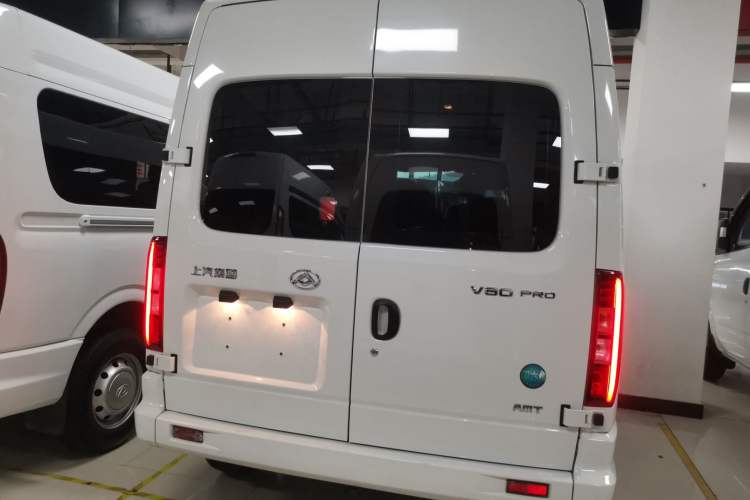Used SAIC MAXUS Xintu V80 2024 Facelift Aoyuntong 6MT Long Wheelbase Mid-Top Version 147 Ps 6/7/8/9-Seater Rear