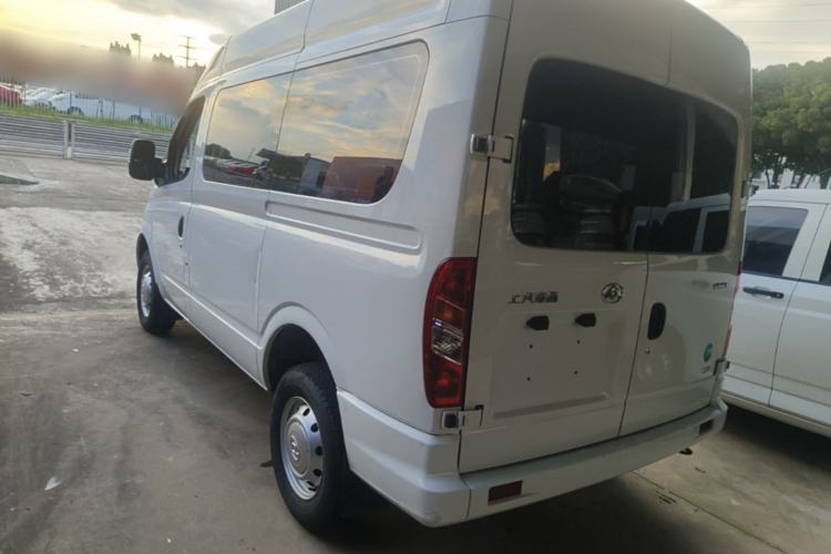 Used SAIC MAXUS Xintu V80 2024 Aotong Value Edition 6AMT Short Wheelbase Mid-Roof Model 127 Ps 5/6 Seats Rear Left 45 Deg