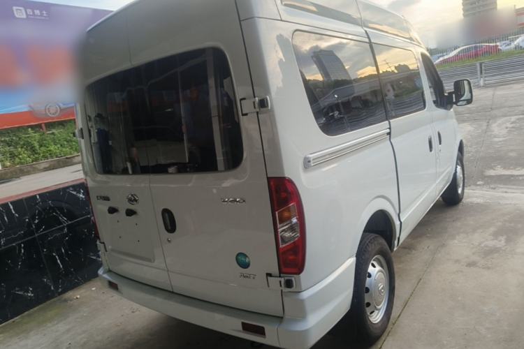Used SAIC MAXUS Xintu V80 2024 Aotong Value Edition 6AMT Short Wheelbase Mid-Roof Model 127 Ps 5/6 Seats Rear Right 45 Deg