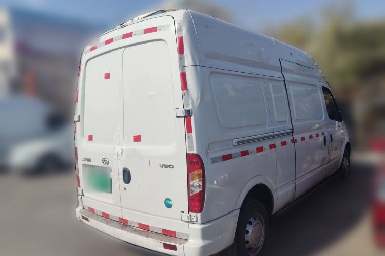 Used SAIC MAXUS Xintu V80 2024 Value Edition City Distribution King 6MT Long Wheelbase High Roof 127 Ps 3 Seats Rear Right 45 Deg