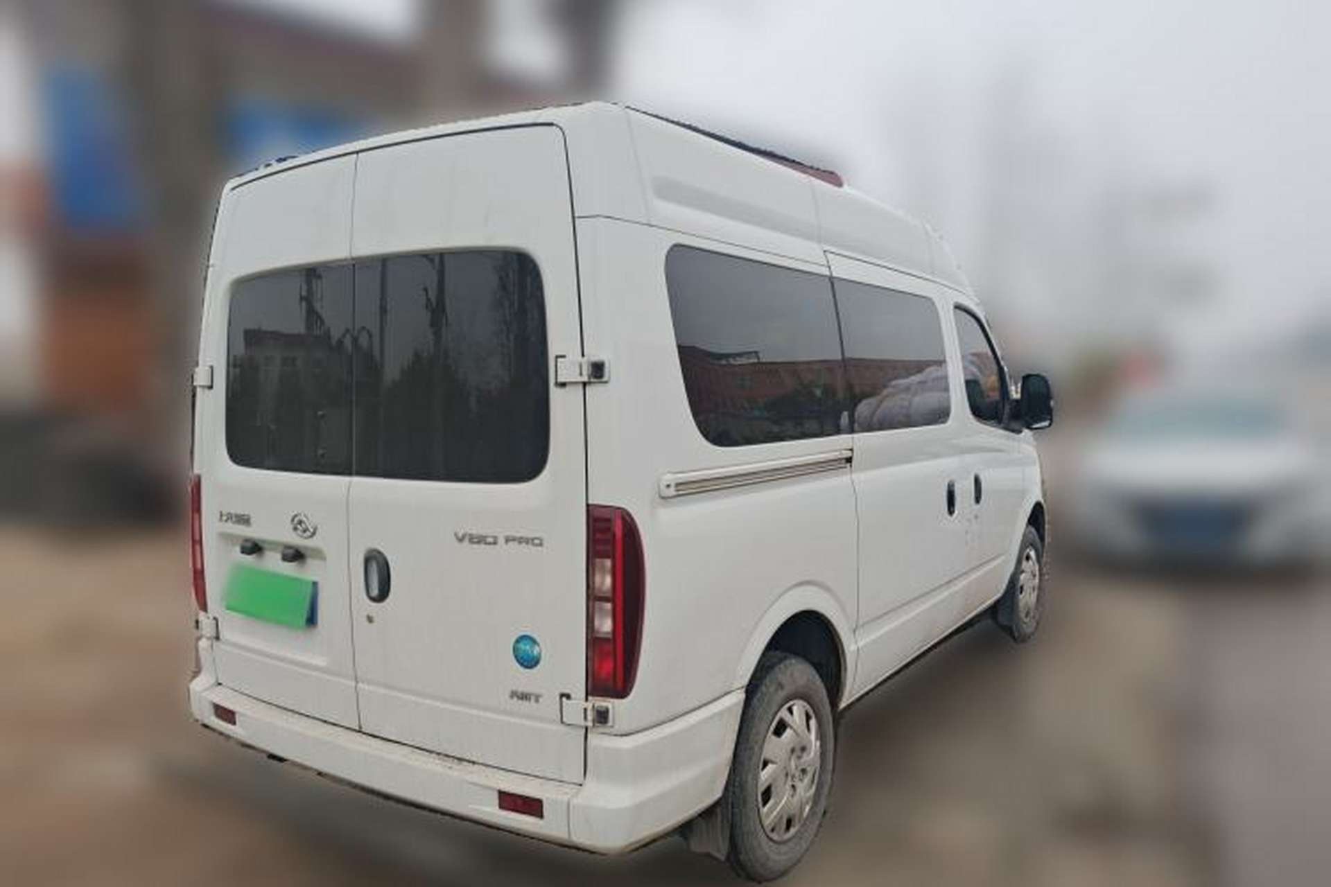 Used SAIC MAXUS Xintu V80 2024 Aotong Value Edition 6AMT Short Wheelbase Mid-Roof Model 127 Ps 5/6 Seats Rear Right 45 Deg